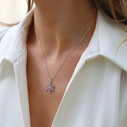 Kar Tanesi Taşlı Gümüş Kolye