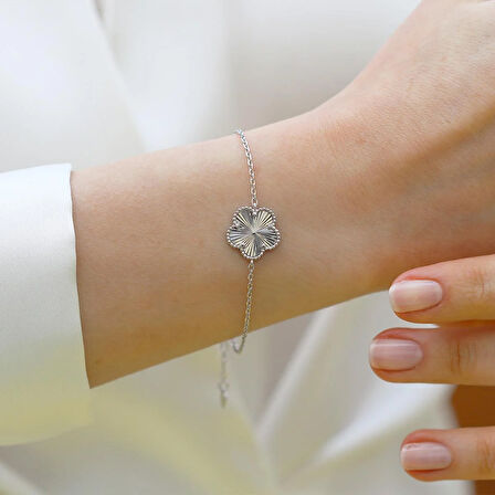 Alhmbra Çiçek Modeli Gümüş Bileklik