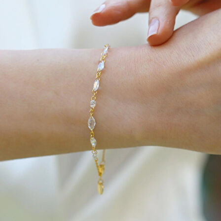 Kristal Sıra Taşlı Gümüş Bileklik