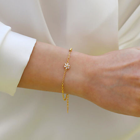 Çiçek Taşlı Gümüş Trend Bileklik