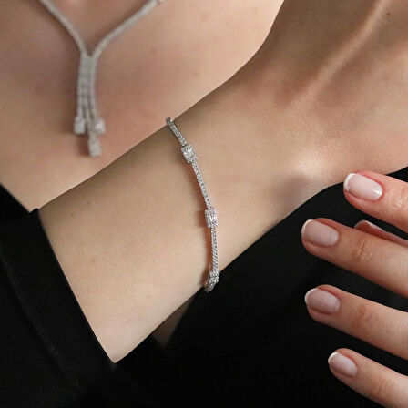 Baget Taşlı Sarkıt Modeli Gümüş Set