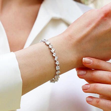 Zirkon Taşlı Kalpli Figürlü Gümüş Bileklik