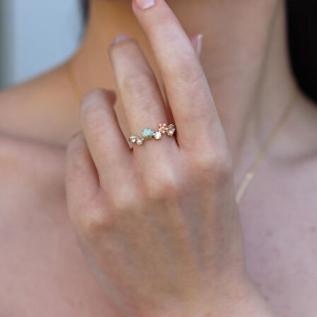 İstiridye Taşlı Çiçekli Gümüş Yüzük