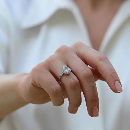 Zirkon Taşlı Oval Gümüş Yüzük