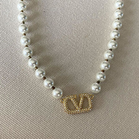 V Taşlı Çelik İnci Kolye