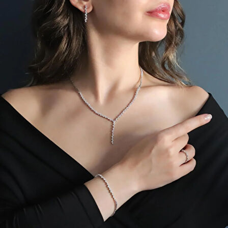 Zirkon Taşlı Zarif 925 Ayar Gümüş Set 