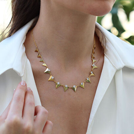 Taşlı Üçgen Trend Gold Gümüş Kolye