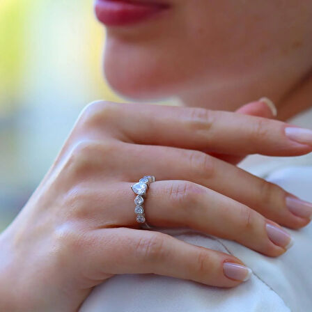 Kalp Zirkon Taşlı Gümüş Yüzük