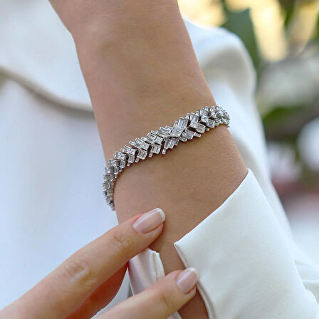 Mekik Işıltı Taşlı Gümüş Bileklik