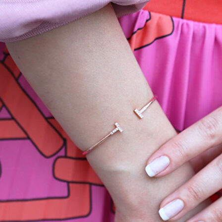 Tiff Modeli Zirkon Taşlı Rose Gold Kaplama Kelepçe