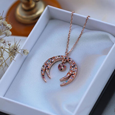 Hilal Çerçeveli Renkli Zirkon Taşlı Rose Gold Kaplama Gümüş Kolye