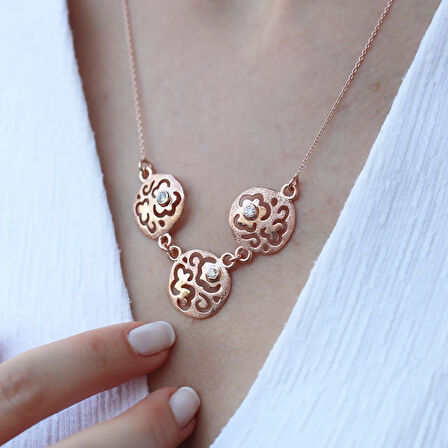 Gül Modeli Zirkon Taşlı Rose Gold Kaplama Gümüş Kolye