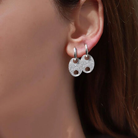 Düğme Modeli Zirkon Taşlı Gümüş Küpe