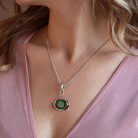 Kök Zümrüt Taşlı El İşi Otantik 925 Ayar Gümüş Kolye