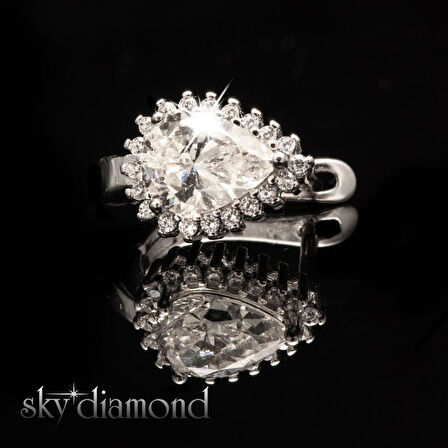 Sky Diamond Etrafı Pırıltılı Taşlarla Süslenmiş Damla Küpe
