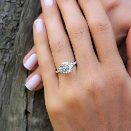 2.50ct Özel Elagance Montür Starlıght Diamond Tektaş