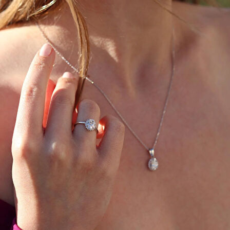 Etrafı Pırıltılı Taşlarla Çevrili Elips Montür Sky Diamond Gümüş Set