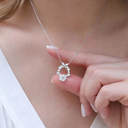 Kelebek ve Çiçek Motifli Zirkon Taşlı Gümüş Kolye