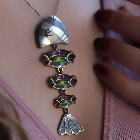 Mistik Topaz Taşlı 925 Ayar Gümüş Tasarım Balık Kolye