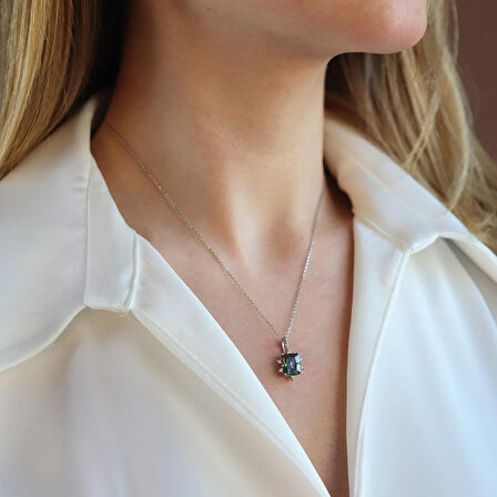 Mistik Topaz Taşlı Kare Lotus Çiçeği Gümüş Kolye