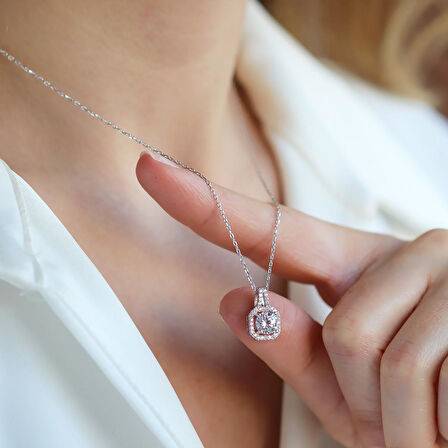 Kare Montür Taşlı 925 Ayar Gümüş Kolye