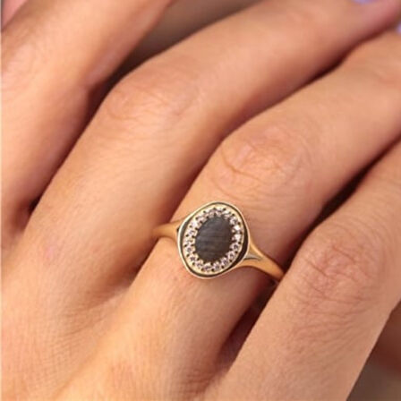 Şövalye Altın Yüzük - 14 Ayar Altın Mühür Şövalye 0.30 Karat Swarovski Taşlı Kadın Yüzük - Hediyelik