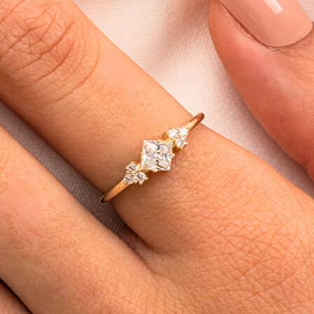 Tria Gümüş Yüzük-Kare Taşlı Tria Tasarım  925 Ayar Gümüş Yüzük-Modern Tasarım Hediye Gümüş Yüzük