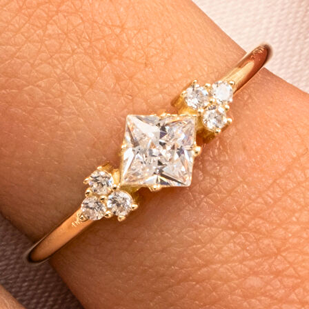 Tria Gümüş Yüzük-Kare Taşlı Tria Tasarım  925 Ayar Gümüş Yüzük-Modern Tasarım Hediye Gümüş Yüzük