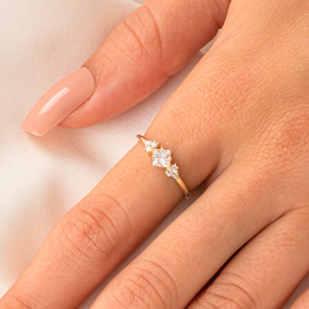 Tria Gümüş Yüzük-Kare Taşlı Tria Tasarım  925 Ayar Gümüş Yüzük-Modern Tasarım Hediye Gümüş Yüzük