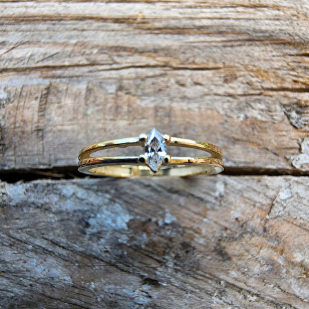 Gümüş Yüzük - Mila 0.30CT Swarovski Tektaş Minimal Tasarım Gümüş Yüzük- Hediyelik Tektaş Gümüş Yüzük