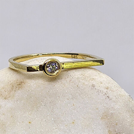 Gümüş Yüzük - 0.25CT Pırlanta Montörü (Swarovski) Taşlı Kare Kol Tasarım 925 Ayar Gümüş Tektaş Yüzük