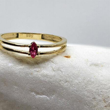 Gümüş Yüzük - Mila 0.30CT Yakut Tektaş Minimal Tasarım Gümüş Yüzük-Hediye Tasarım Tektaş Gümüş Yüzük