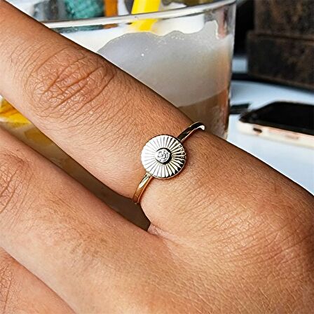 Güneş Işıltı Yüzük 0.10 Karat Signity Swarovski Taşlı Pırlanta Montörü 14 Ayar Altın Yüzük