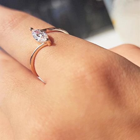 0.60 Karat Mekik Signity Swarovski Taşlı Es  Pırlanta Montörü 14 Ayar Altın Evlilik Teklifi Yüzüğü