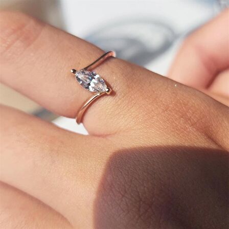 0.60 Karat Mekik Signity Swarovski Taşlı Es  Pırlanta Montörü 14 Ayar Altın Evlilik Teklifi Yüzüğü