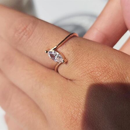 0.60 Karat Mekik Signity Swarovski Taşlı Es  Pırlanta Montörü 14 Ayar Altın Evlilik Teklifi Yüzüğü