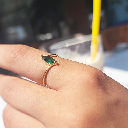 0.60 Karat Mekik Zümrüt Yeşili Taşlı Es Pırlanta Montörü 14 Ayar Altın Evlilik Teklifi Yüzüğü