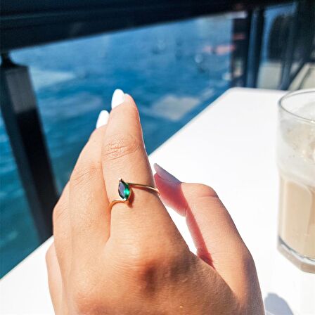 0.60 Karat Mekik Zümrüt Yeşili Taşlı Es Pırlanta Montörü 14 Ayar Altın Evlilik Teklifi Yüzüğü