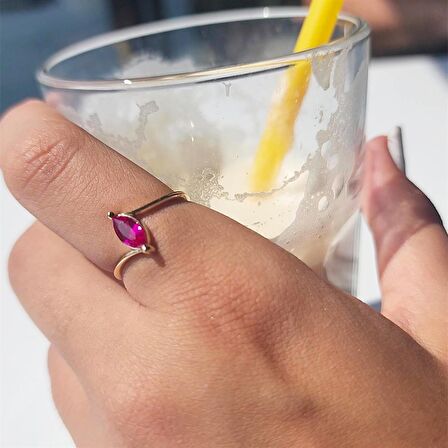 0.60 Karat Mekik Ruby Taşlı Es Pırlanta Montörü 14 Ayar Altın Evlilik Teklifi Yüzüğü