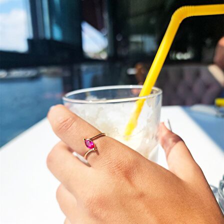 0.60 Karat Mekik Ruby Taşlı Es Pırlanta Montörü 14 Ayar Altın Evlilik Teklifi Yüzüğü
