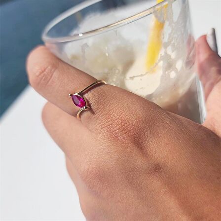 0.60 Karat Mekik Ruby Taşlı Es Pırlanta Montörü 14 Ayar Altın Evlilik Teklifi Yüzüğü