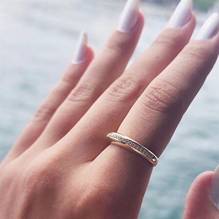 Bombeli Sıra Taşlı Signity Swarovski 14 Ayar Altın Alyans