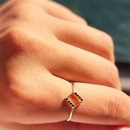 Dörtgen Black Taşlı Minimal Tasarım Altın-Tarz Estetik Hediye Minimal Estetik 14 Ayar Altın Yüzük