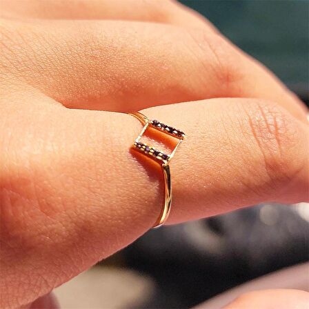 Dörtgen Black Taşlı Minimal Tasarım Altın-Tarz Estetik Hediye Minimal Estetik 14 Ayar Altın Yüzük