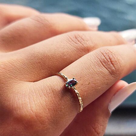 Minimal Oval Mistik Topaz Taşlı Altın Yüzük-Oval Taşlı 14 Ayar Tek Taş Altın Yüzük