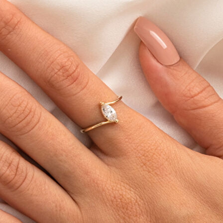 Gümüş Yüzük - 0.60Karat Mekik Swarovski Taşlı Pırlanta Montörü 925 Ayar Gümüş Evlilik Teklifi Yüzüğü