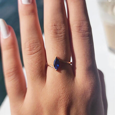 Gümüş Yüzük - 0.60 Karat Mekik Safir Taşlı Es Pırlanta Montörü 925 Ayar Gümüş Evlilik Teklifi Yüzüğü