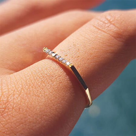 Gümüş Yüzük - Altıgen Sıra Çizgi Signity Swarovski Taşlı 925 Ayar Gümüş Alyans