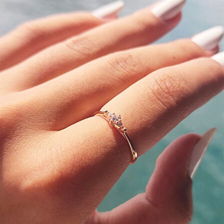 Gümüş Yüzük - 0.30 Karat Tria Pırlanta Montörü Swarovski Taşlı 925 Ayar Gümüş Evlilik Teklifi Yüzüğü