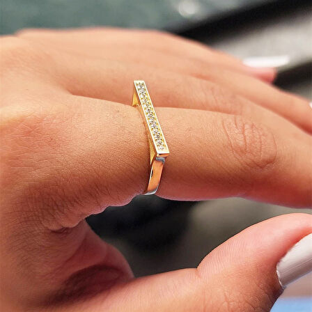 Gümüş Yüzük - Signity Swarovski Taşlı Düz Çizgi Modern Dizayn 925 Ayar Gümüş Yüzük